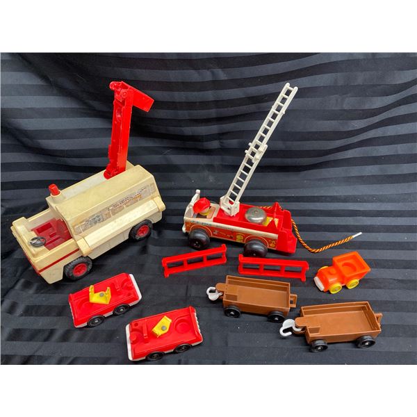 FISHER-PRICE LITTLE PEOPLE LOT - FIRE TRUCK (INTERNAL REFERENCE: AA)
