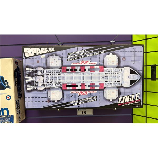 MPC SPACE 1999 EAGLE WITH RESCUE POD MODEL SHIP
