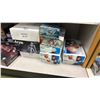 Image 3 : SHELF OF ASSORTED MODEL KITS INCLUDING; TRICERATOPS, STAR WARS SCOUT TROOPER & SPEEDER BIKE, STAR