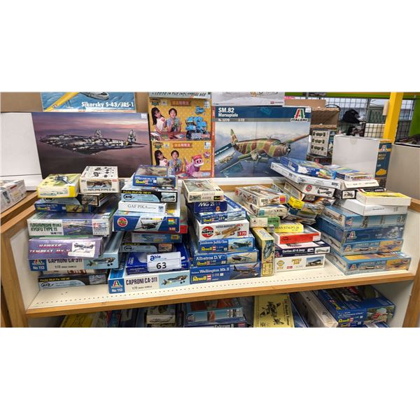 SHELF OF ASSORTED MODEL KITS INCLUDING; SM.82 MARSUPIALE, CURTISS HAWK, ABLATROS D.V. & MORE