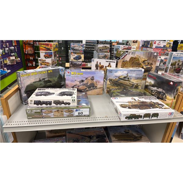 SHELF OF ASSORTED MODEL TANKS INCLUDING; CRUSADER MK.III, M3 GRANT, M1A1 ABRAMS "IRAQ 2003" & MORE