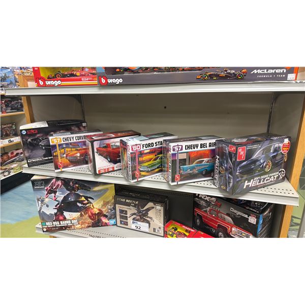 SHELF OF ASSORTED MODEL KITS INCLUDING; 2021 DODGE CHALLENGER HELLCAT, 1957 CHEVY BEL AIR, 1960 FORD