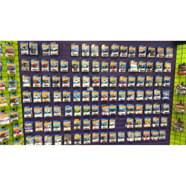 (110) ASSORTED HOT WHEELS CARS
