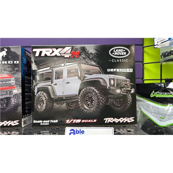 TRAXXAS TRX4M LAND ROVER CLASSIC DEFENDER 1/18 SCALE AND TRAIL CRAWLER MODEL CAR