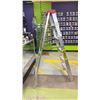 Image 1 : FEATHERLITE APPROX. 6' ALUMINUM STEP LADDER