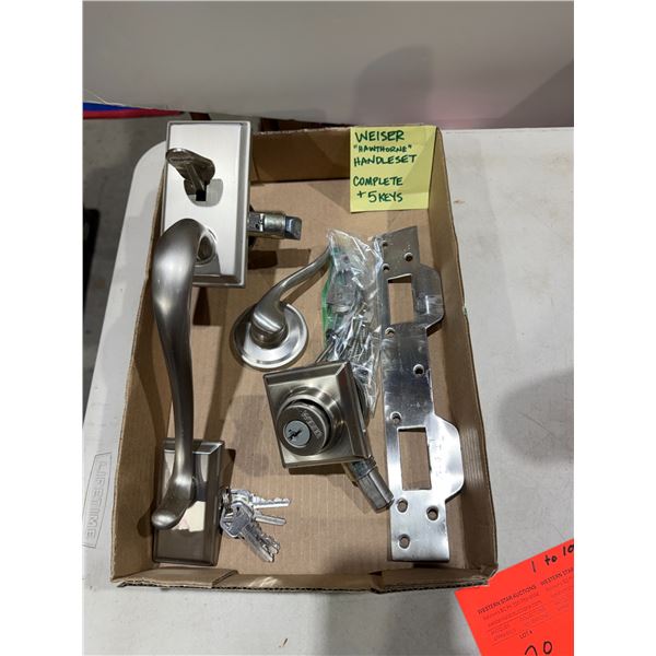 WEISER  "Hawthorne" complete handle set with five keys