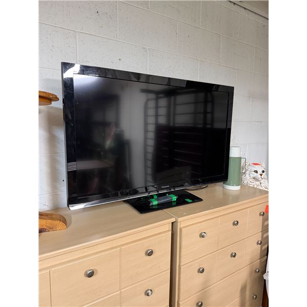 Panasonic TV with remote 42 inch