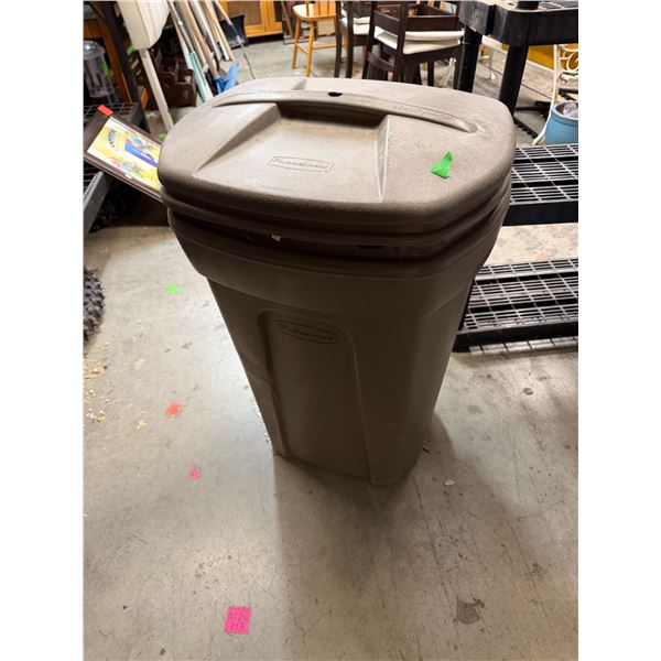 Rubbermaid garbage can with wheels