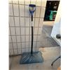 Image 1 : Snow shovel