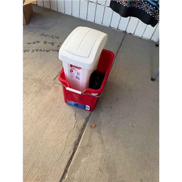 Garbage can and mop bucket