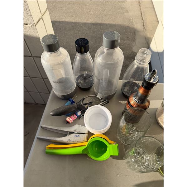 Miscellaneous kitchen items