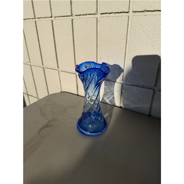 Signed Clarke GUETTEL art glass vase 7.25 inches