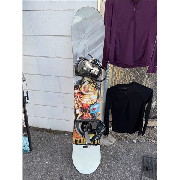 Snowboard and bindings 157