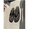 Image 2 : Flip-flops size 10?