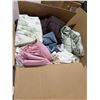 Image 1 : Assorted linens