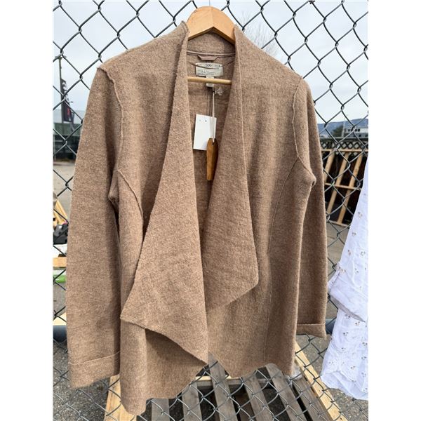 NWT Madison CINQCENT size 6 sweat sweater
