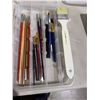Image 1 : Assorted paint brushes