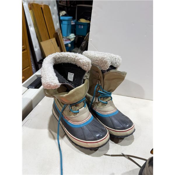 SOREL boots size 7