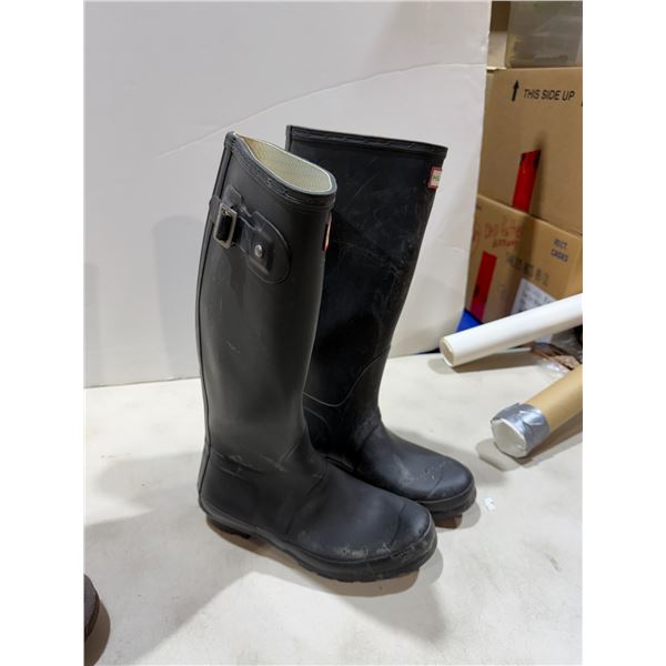 Hunter boots original call size 7 female six male
