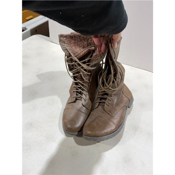 Boots size 8