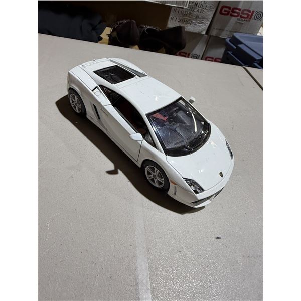 Lamborghini 1/24 scale