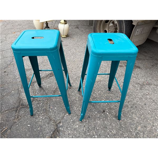 2 stools 30 inches tall