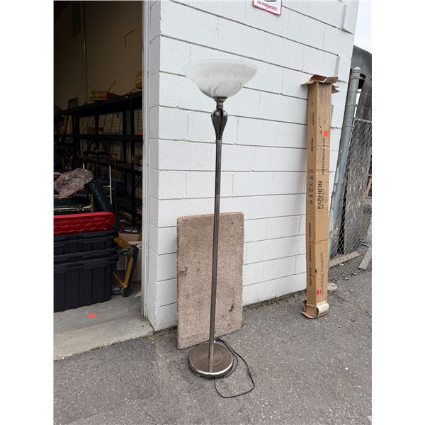Floor lamp