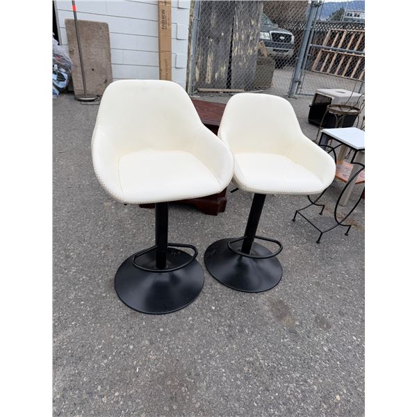 Pair of height adjustable stools