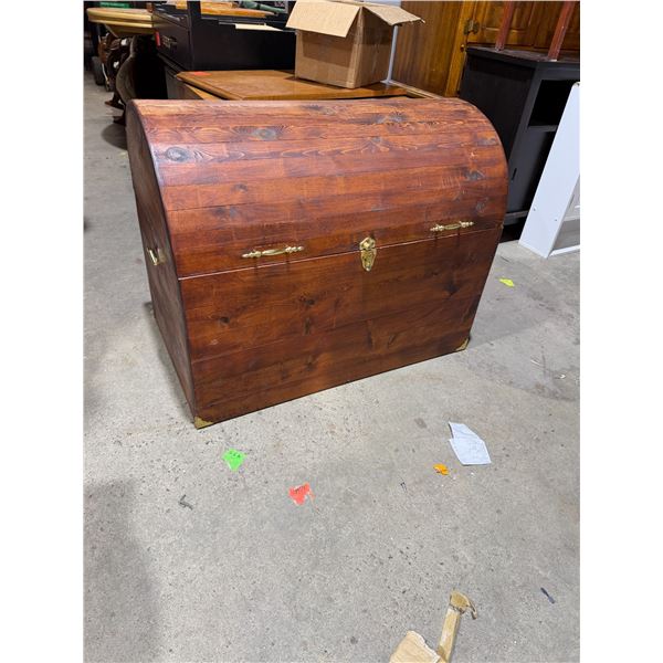 Trunk measures 36" x 22" x 28 1/2" tall