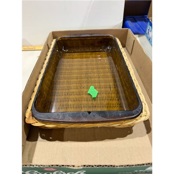 Baking dish with wicker basket hold