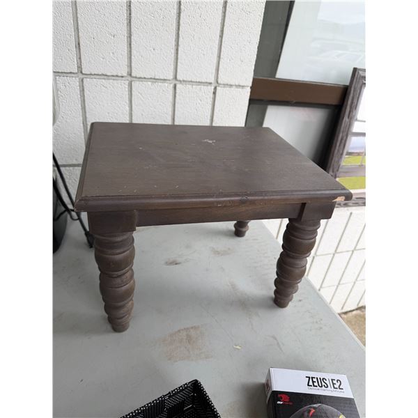 Plant stand measures 14" x 11" x 10"
