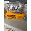 Image 1 : DeWalt goggles