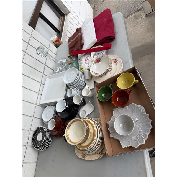 Assorted kitchen items