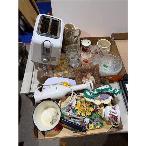 Assorted kitchen items