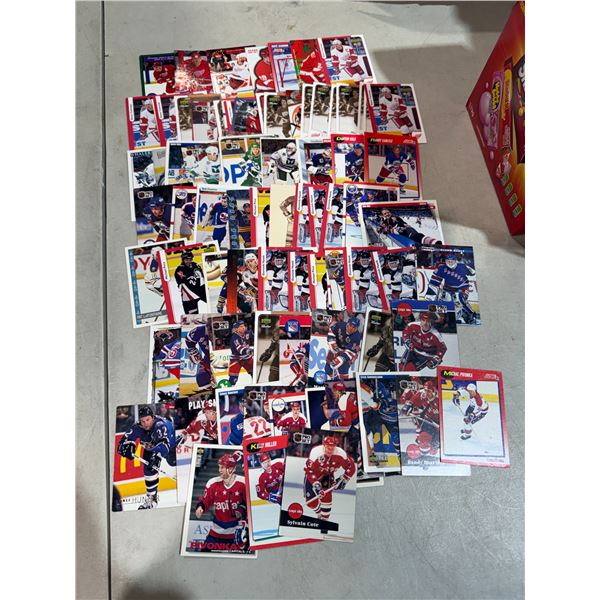 Assorted hockey cards