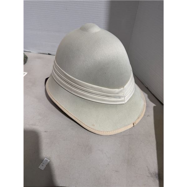 NWT elope hat