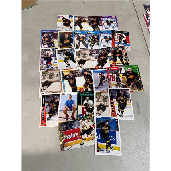 Assorted hockey cards