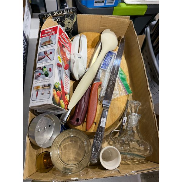 Assorted kitchen items