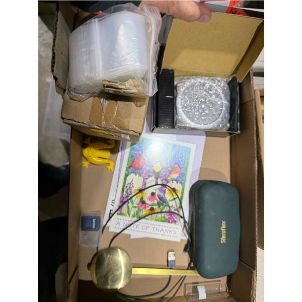 Miscellaneous lot 2 x 2 reusable bags and other items