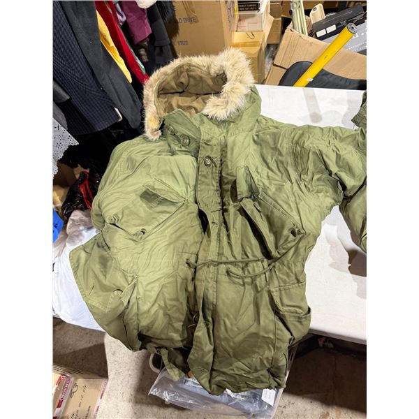 PEERLESS garments Limited, parka men's cotton and nylon July 1970 size 2 short medium height 5 foot 