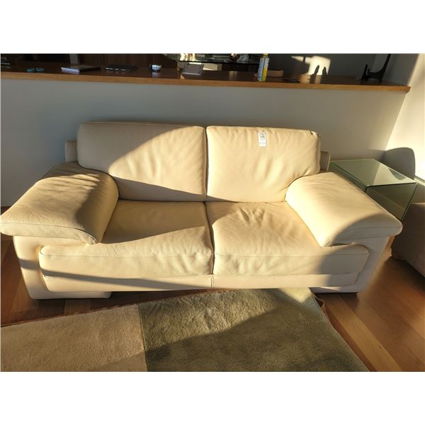 NatuzziLeather sofa Cat C