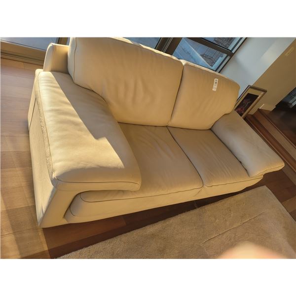 NatuzziLeather sofa Cat C