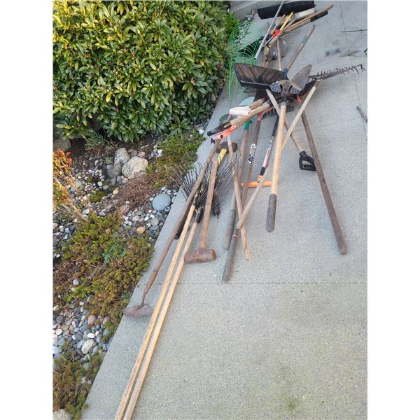 Garden tools lot Cat B