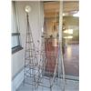 Image 1 : Metal Garden Obelisks Cat B