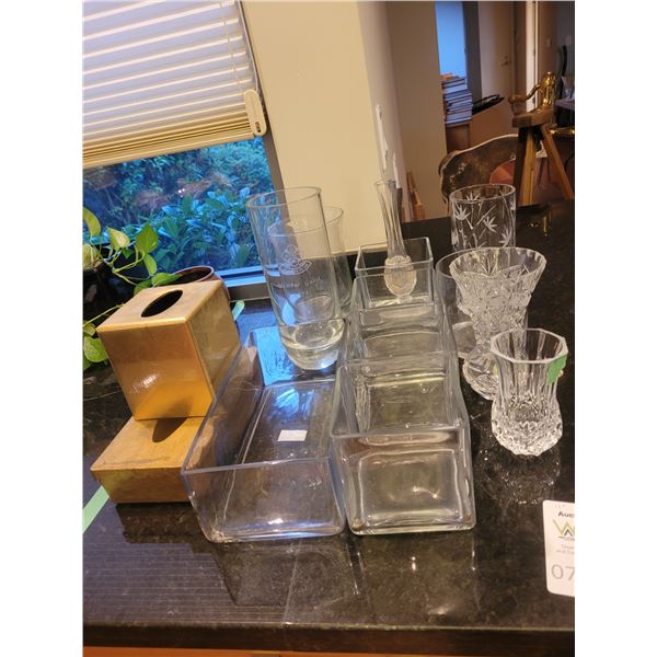 Glass vase/container lot. Cat A