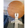 Image 1 : Large Round Oak Table Cat C