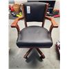Image 1 : Rolling Chair C