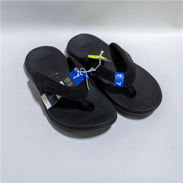 ROOTS FLIP FLOPS SIZE 7