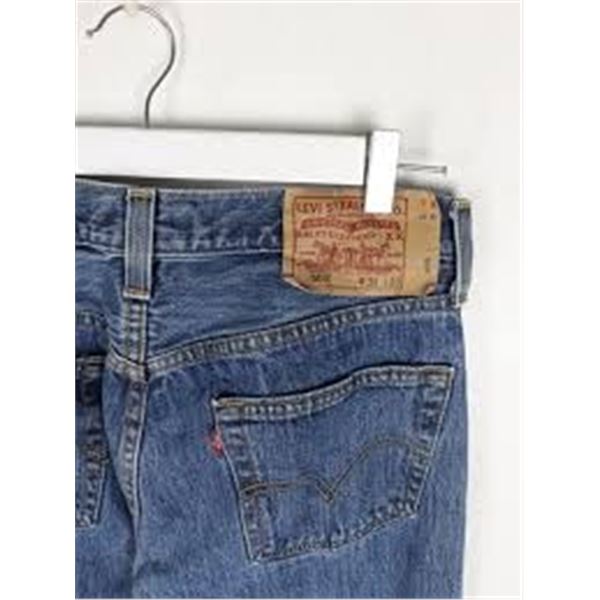 NEW LEVIS CLASSIC STRAIGHT JEANS DARK BLUE 31 X 30
