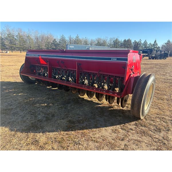 Important notice : We were just notified that the square shaft on the fertilizer attachment is bent